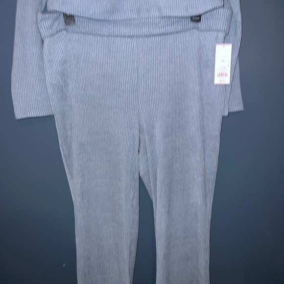 Soft Blue Ribbed Two-Piece Lounge Set - Picture 6 of 7